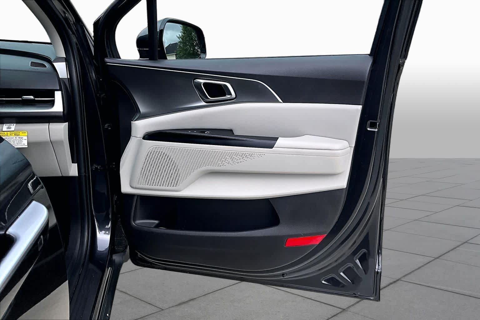 Certified 2023 Kia Carnival LX FWD image 21