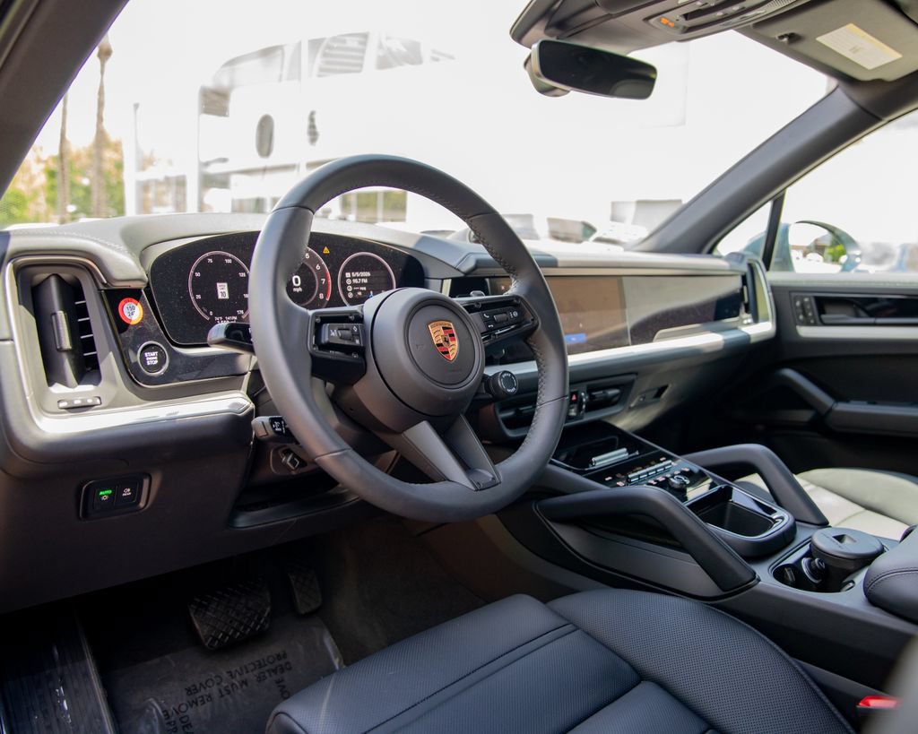 Certified 2026 Porsche Cayenne AWD/4WD image 4