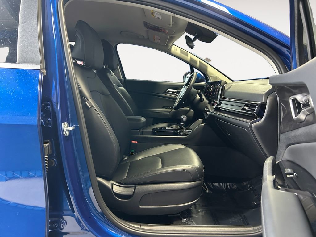 Used 2025 Kia Sportage EX image 10