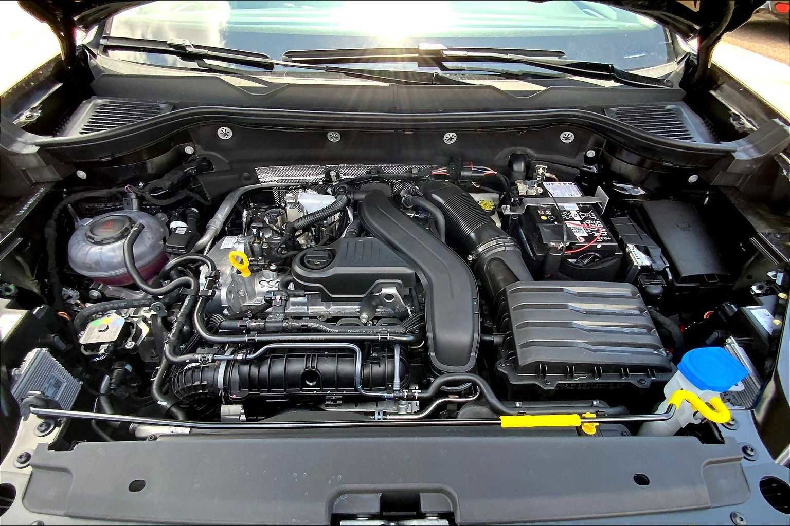 Used 2025 Volkswagen Taos SE AWD/4WD image 16