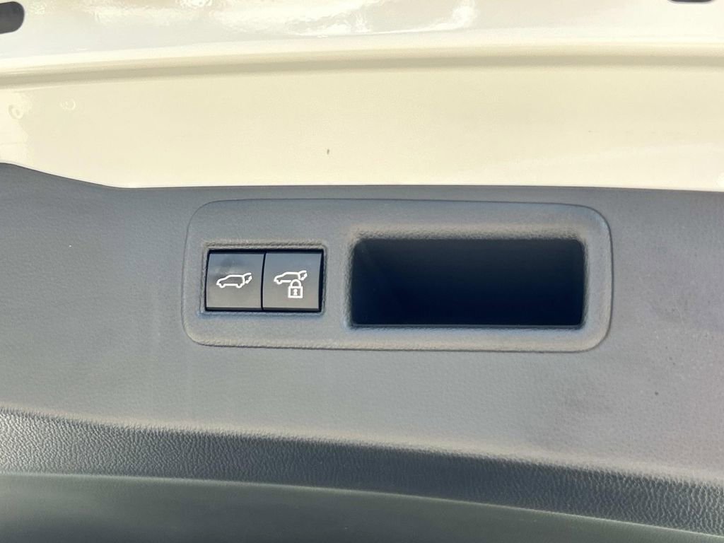 Used 2024 Toyota Venza XLE AWD/4WD image 14