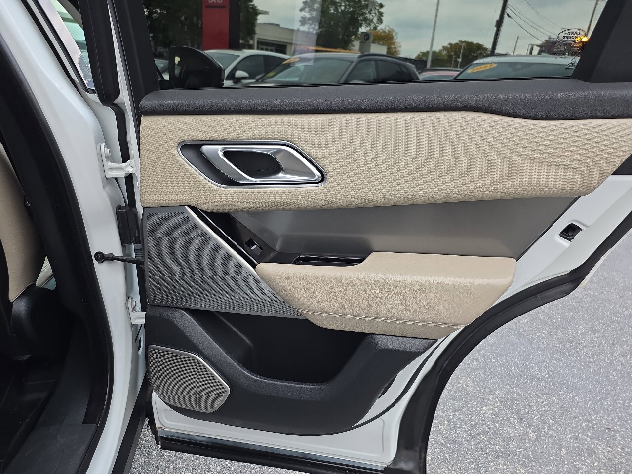 Used 2018 Land Rover Range Rover Velar S image 57