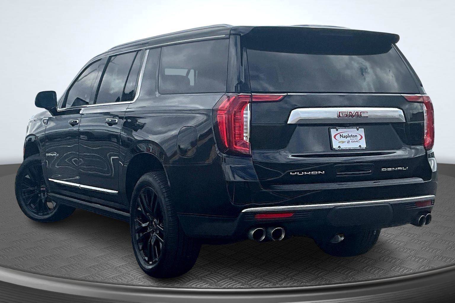 Used 2021 GMC Yukon XL Denali w/ Denali Premium Package image 14