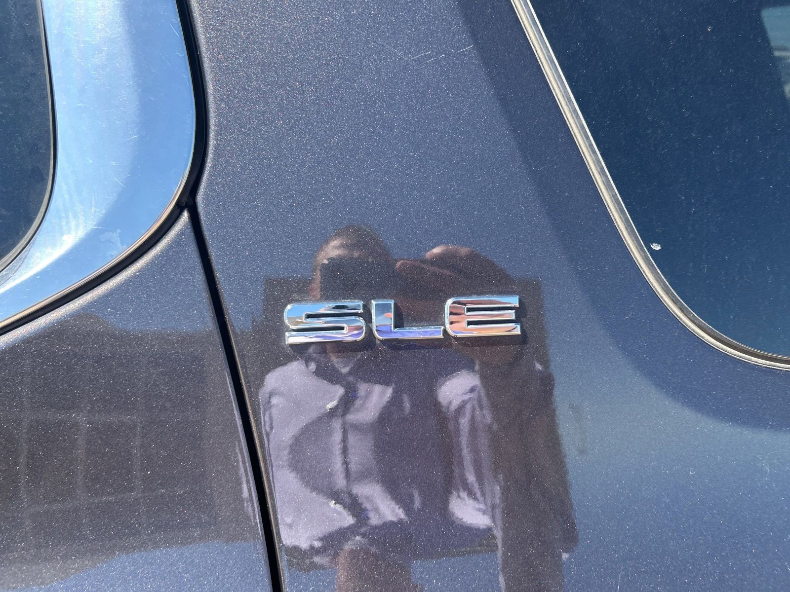 Used 2019 GMC Acadia SLE w/ LPO, Floor Liner Package FWD image 10
