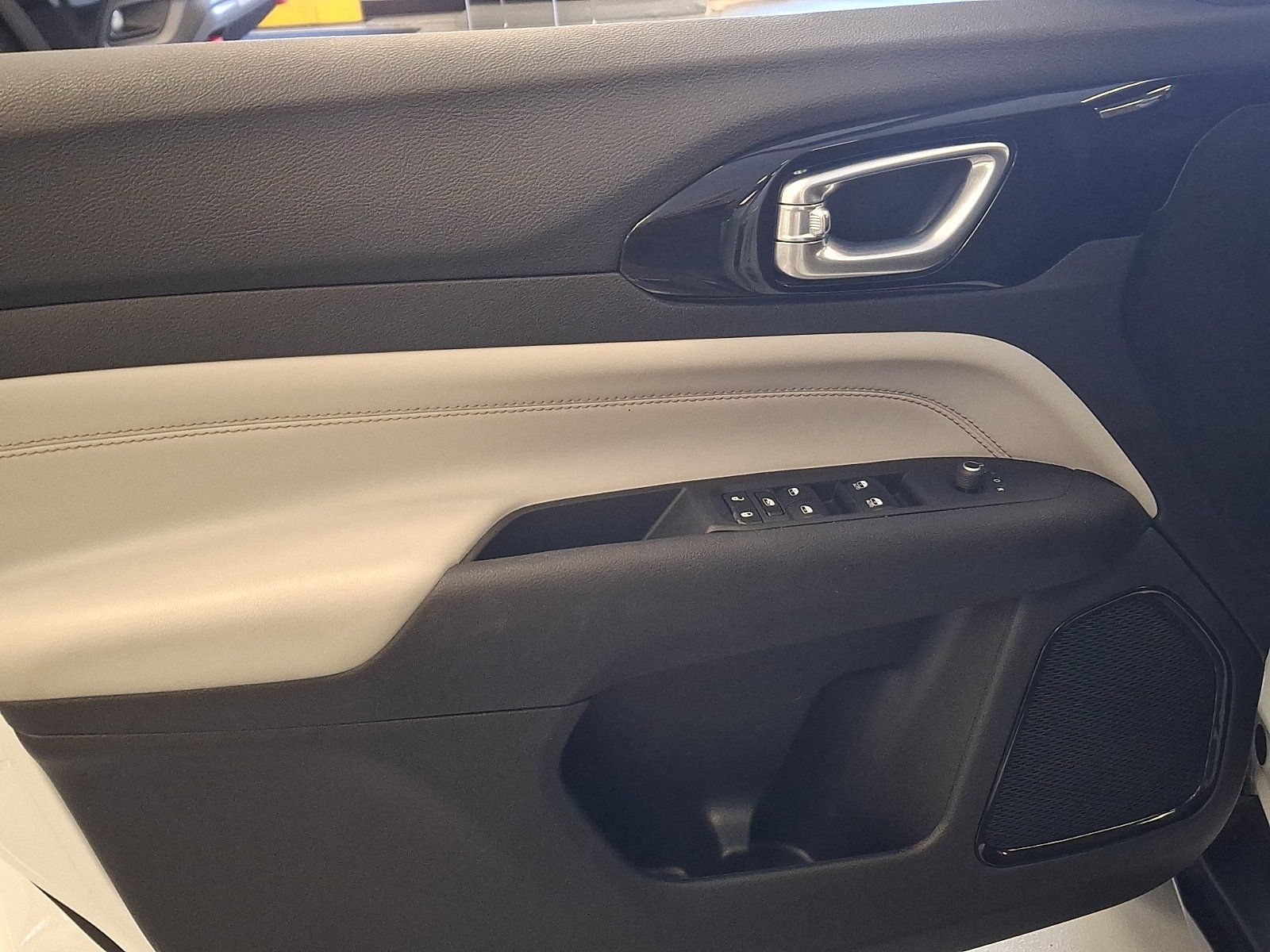 Certified 2025 Jeep Compass Limited AWD/4WD image 12