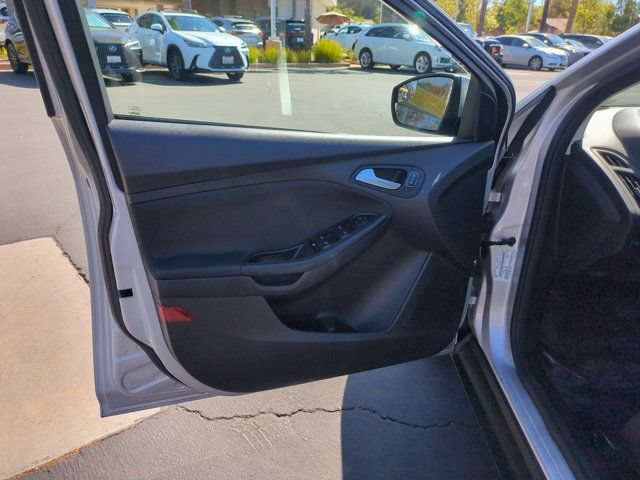 Used 2015 Ford Focus SE FWD image 14