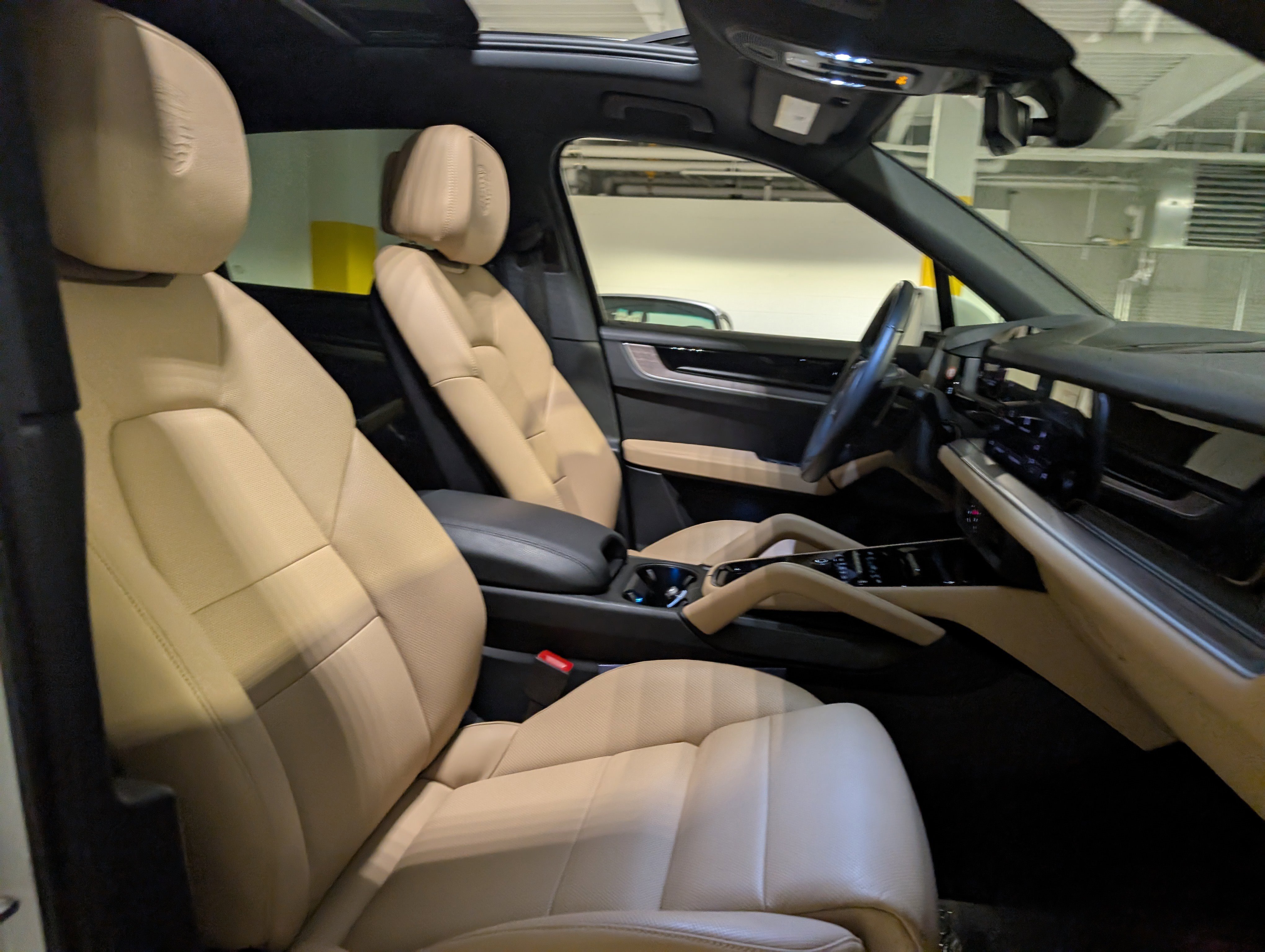 Used 2025 Porsche Cayenne image 22