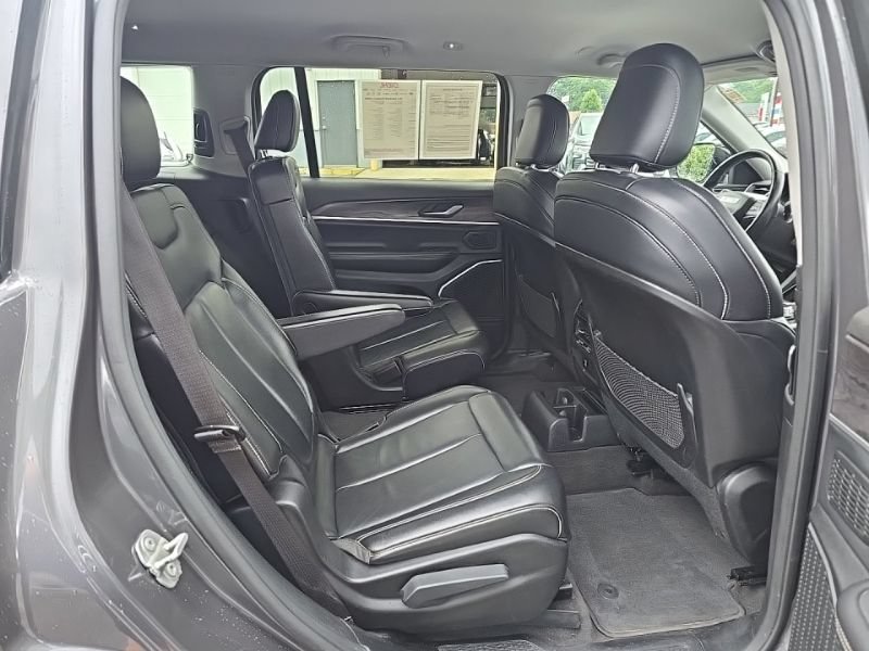 Used 2021 Jeep Grand Cherokee L Limited AWD/4WD image 32