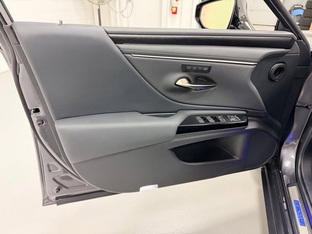Used 2025 Lexus ES 300h F Sport image 22