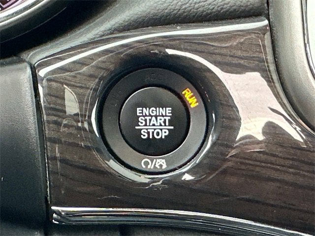 Used 2018 Jeep Grand Cherokee Overland image 11