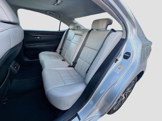 Used 2016 Lexus ES 350 w/ Luxury Package w/Wood Trim FWD image 20