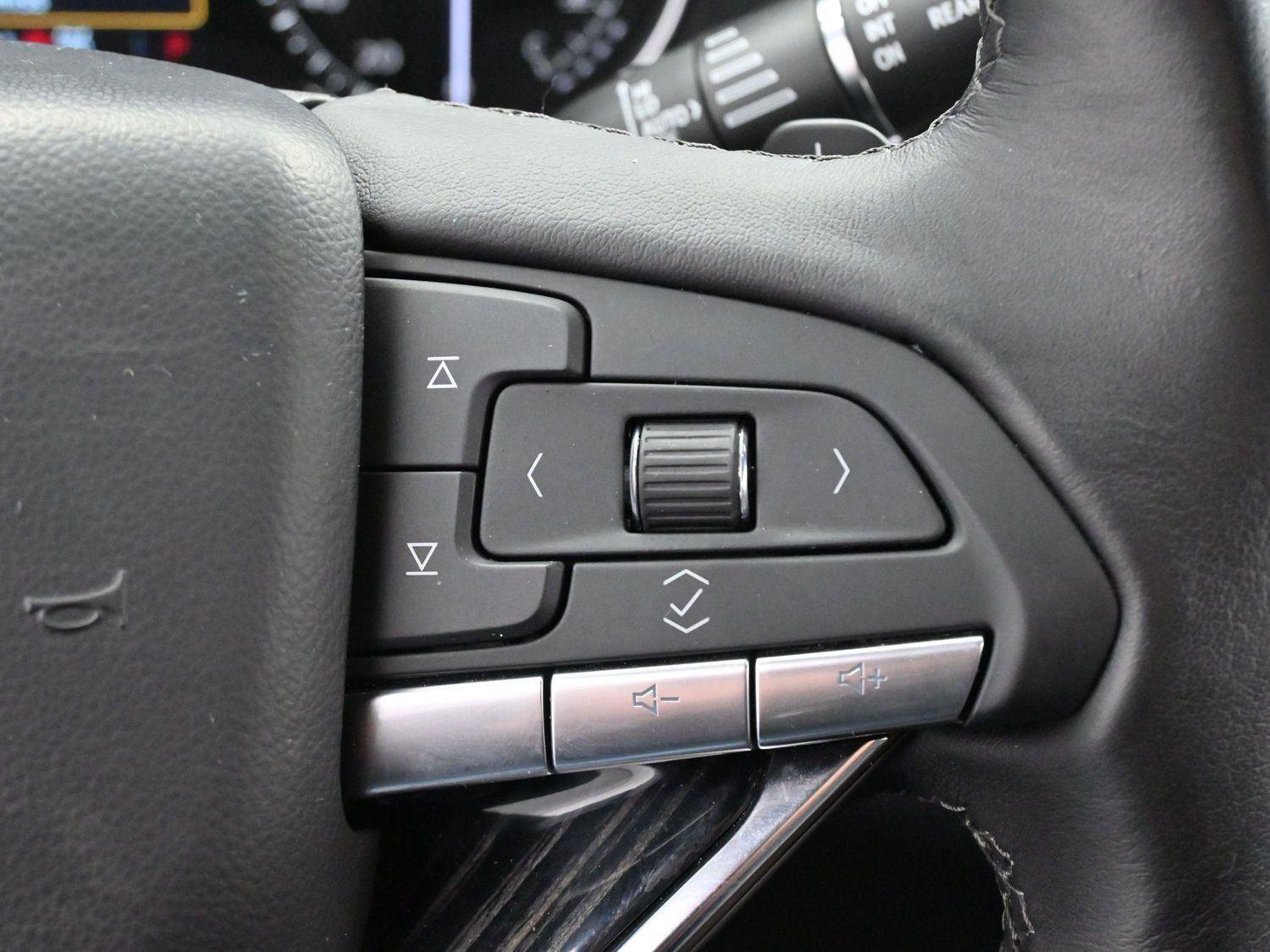 Certified 2025 Cadillac XT6 Premium Luxury image 18