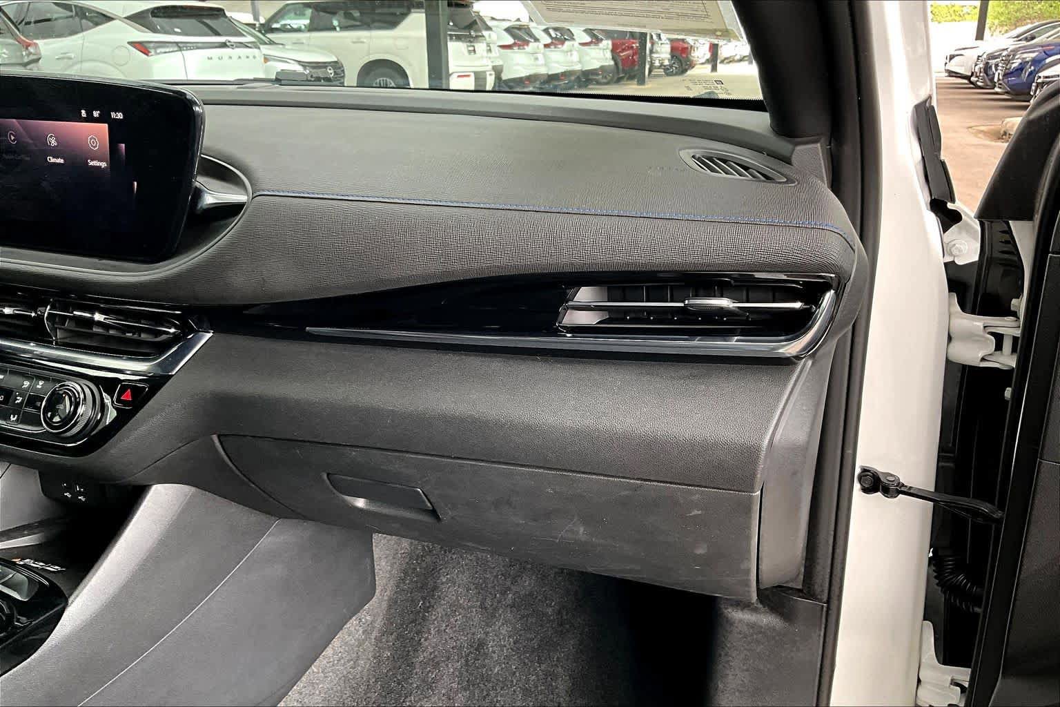 Used 2024 Buick Envista Sport Touring w/ Convenience II Package FWD image 18