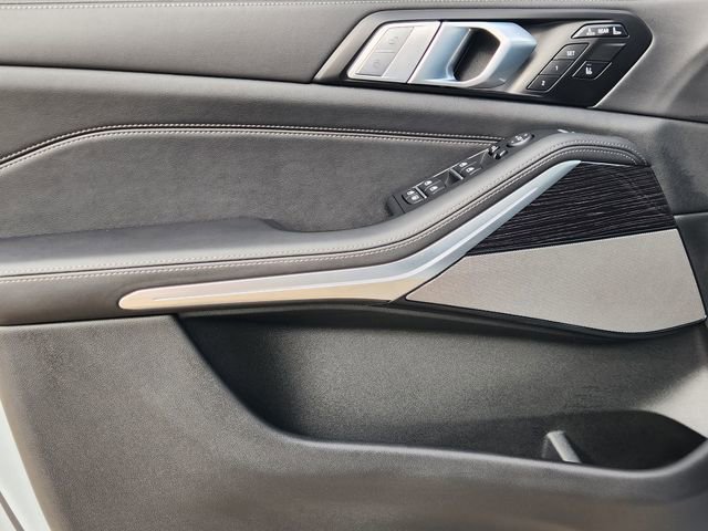 Used 2026 BMW X7 xDrive40i w/ M Sport Package image 22