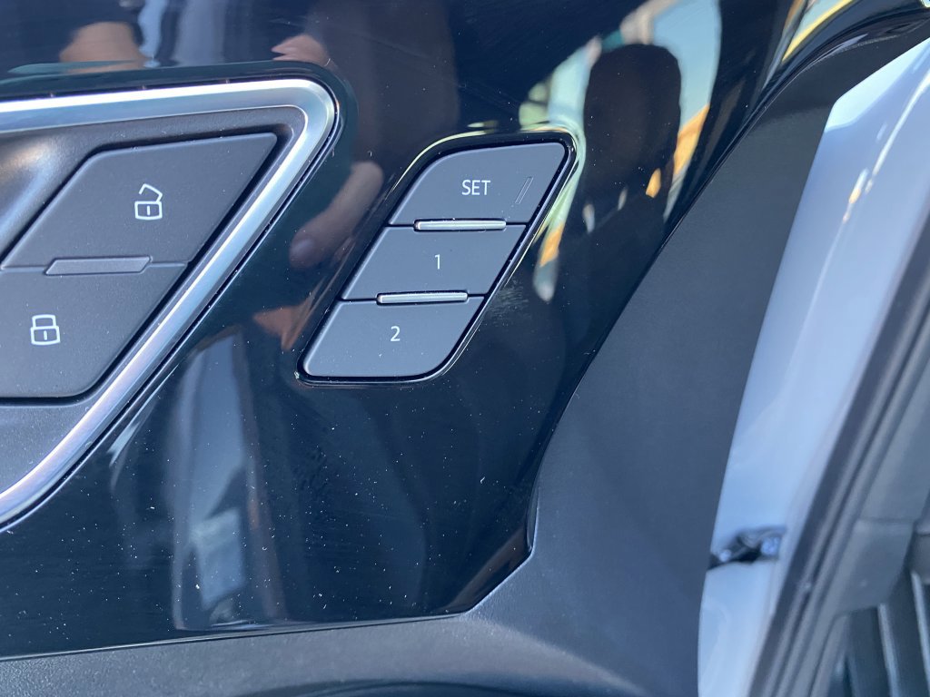 Used 2023 Audi Q4 e-tron Prestige image 27