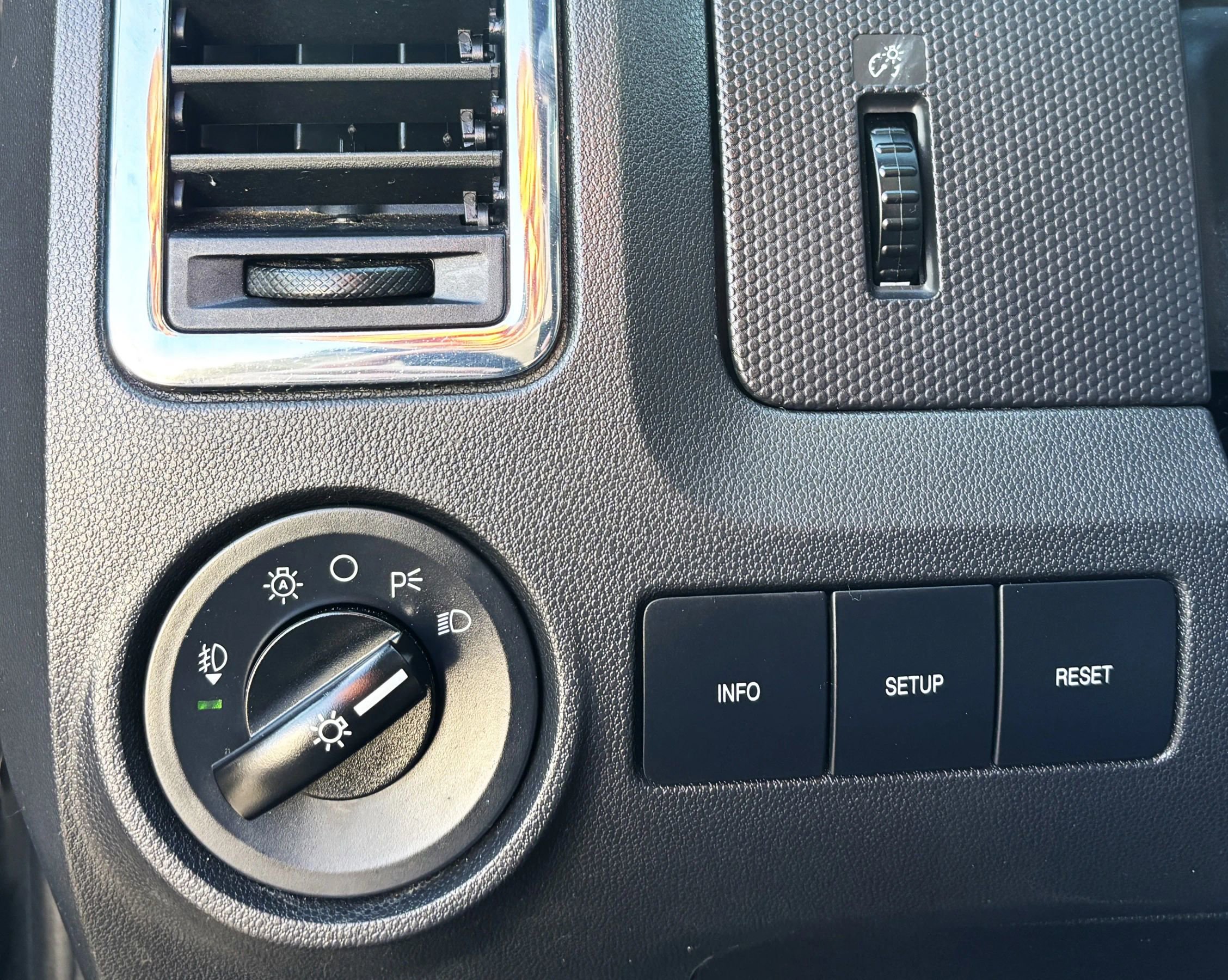 Used 2012 Ford Escape Limited image 16