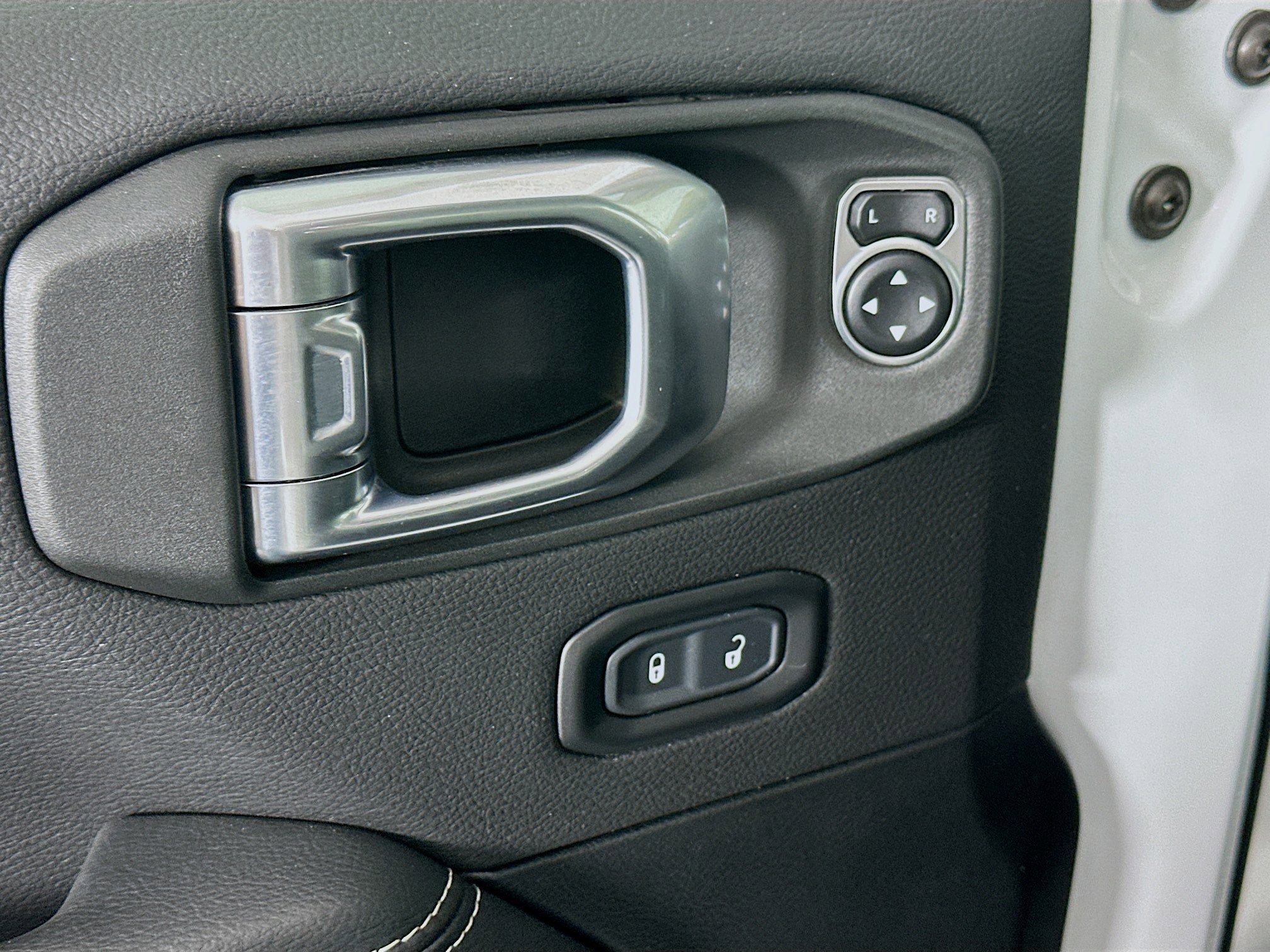 Used 2023 Jeep Wrangler Sahara w/ Cold Weather Group image 15