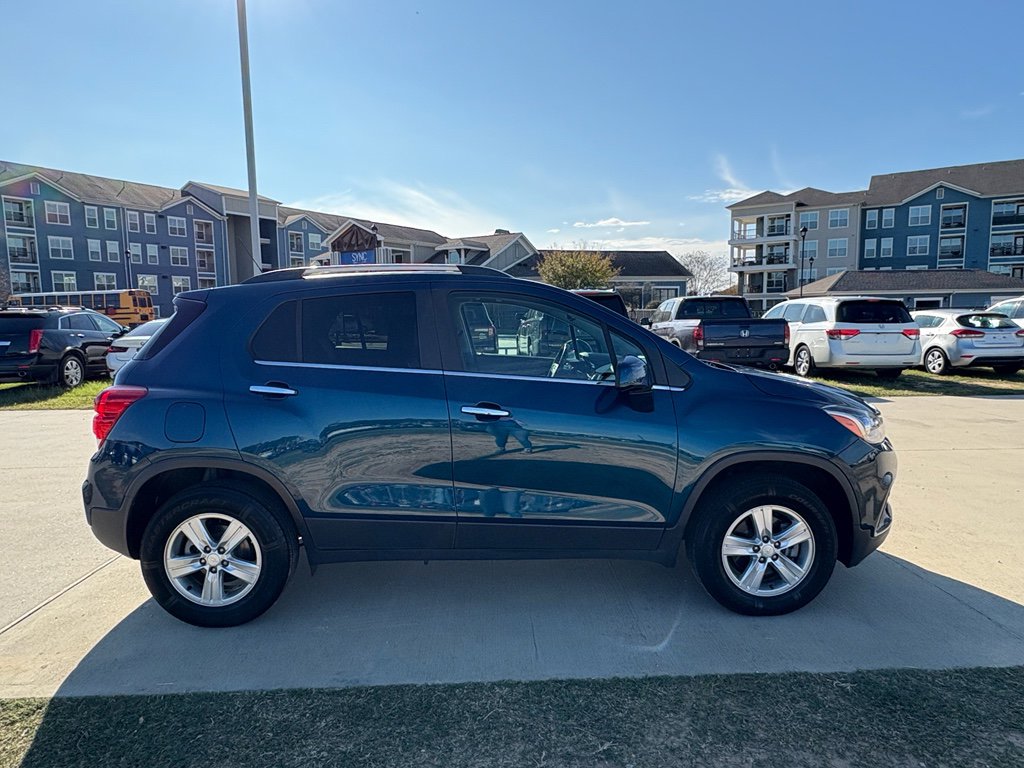 Used 2020 Chevrolet Trax LT w/ LT Convenience Package image 9