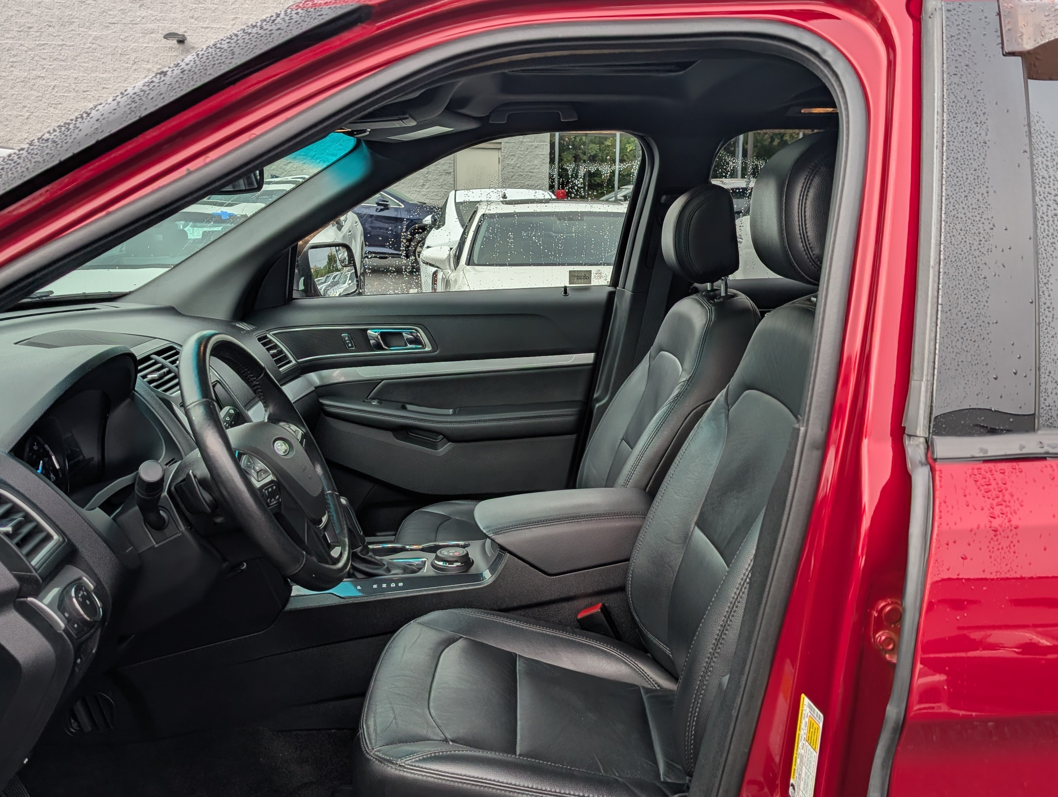 Used 2016 Ford Explorer XLT w/ Equipment Group 202A AWD/4WD image 17