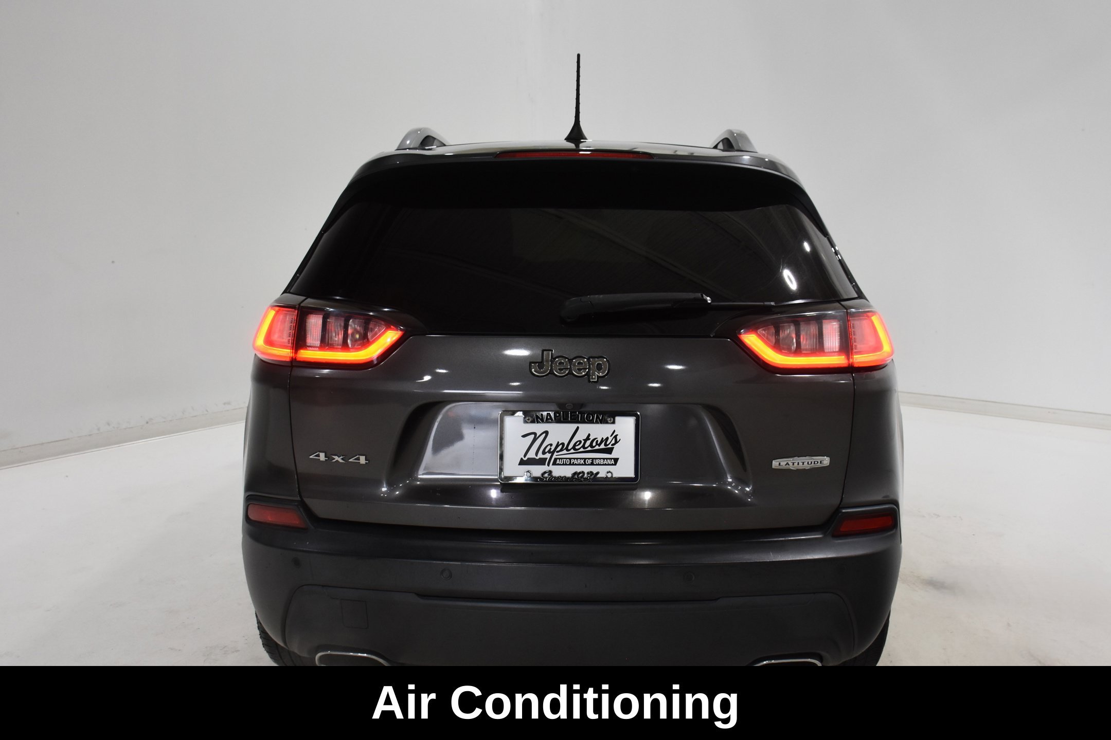 Used 2019 Jeep Cherokee Latitude Plus w/ Cold Weather Group AWD/4WD image 5