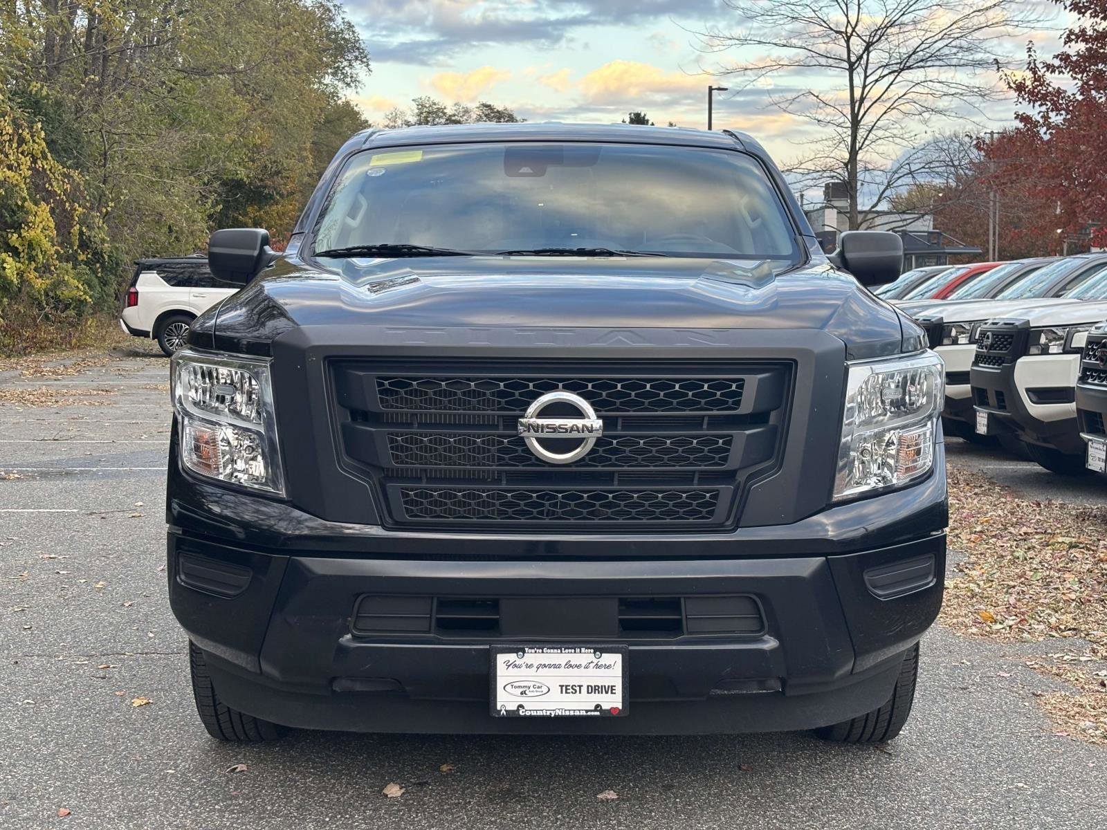 Used 2022 Nissan Titan S image 2