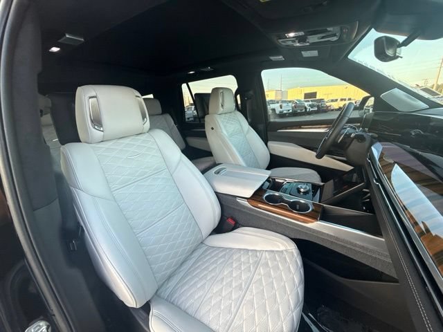 Used 2026 Cadillac Escalade Platinum Sport w/ LPO, ONYX Package AWD/4WD image 23