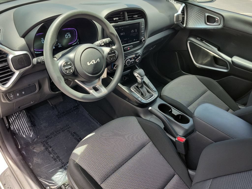Used 2025 Kia Soul LX w/ LX Technology Package FWD image 20