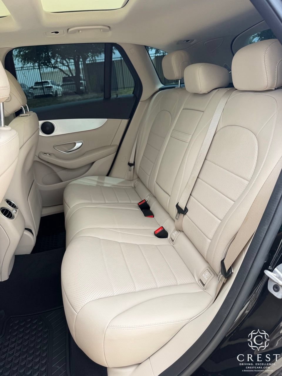 Used 2022 Mercedes-Benz GLC 300 w/ Premium Package Lite image 17