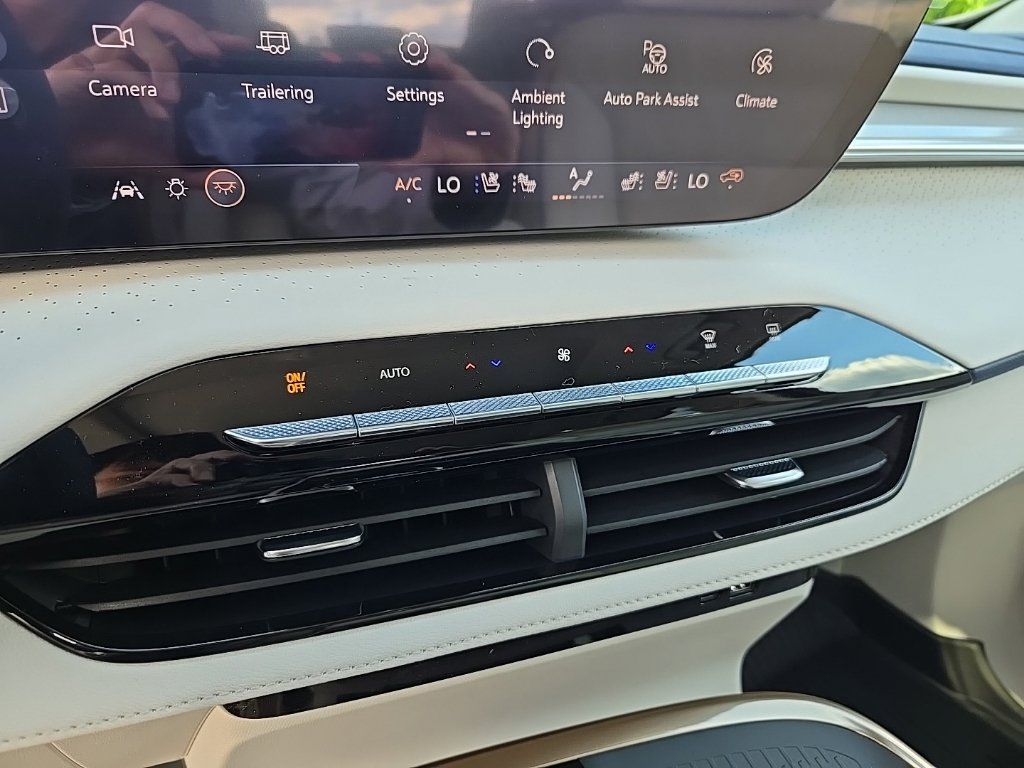 New 2026 Buick Enclave Avenir w/ Super Cruise Package AWD/4WD image 37