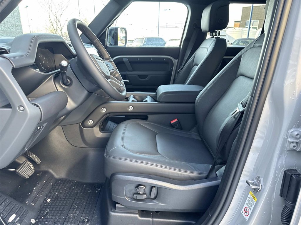 New 2026 Land Rover Defender 110 X-Dynamic SE image 17