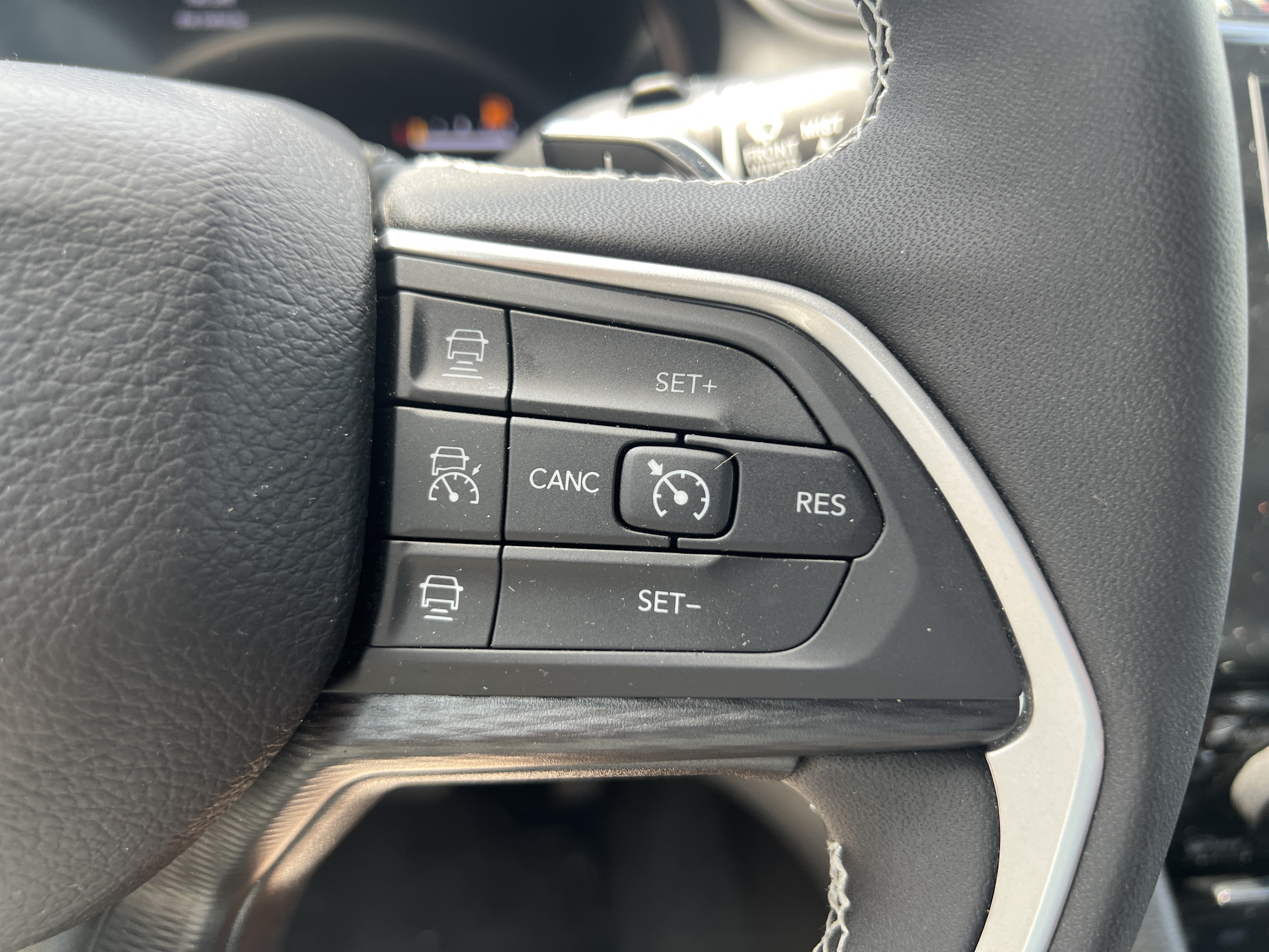 Certified 2025 Jeep Grand Cherokee Laredo X w/ Luxury Tech Group I AWD/4WD image 19