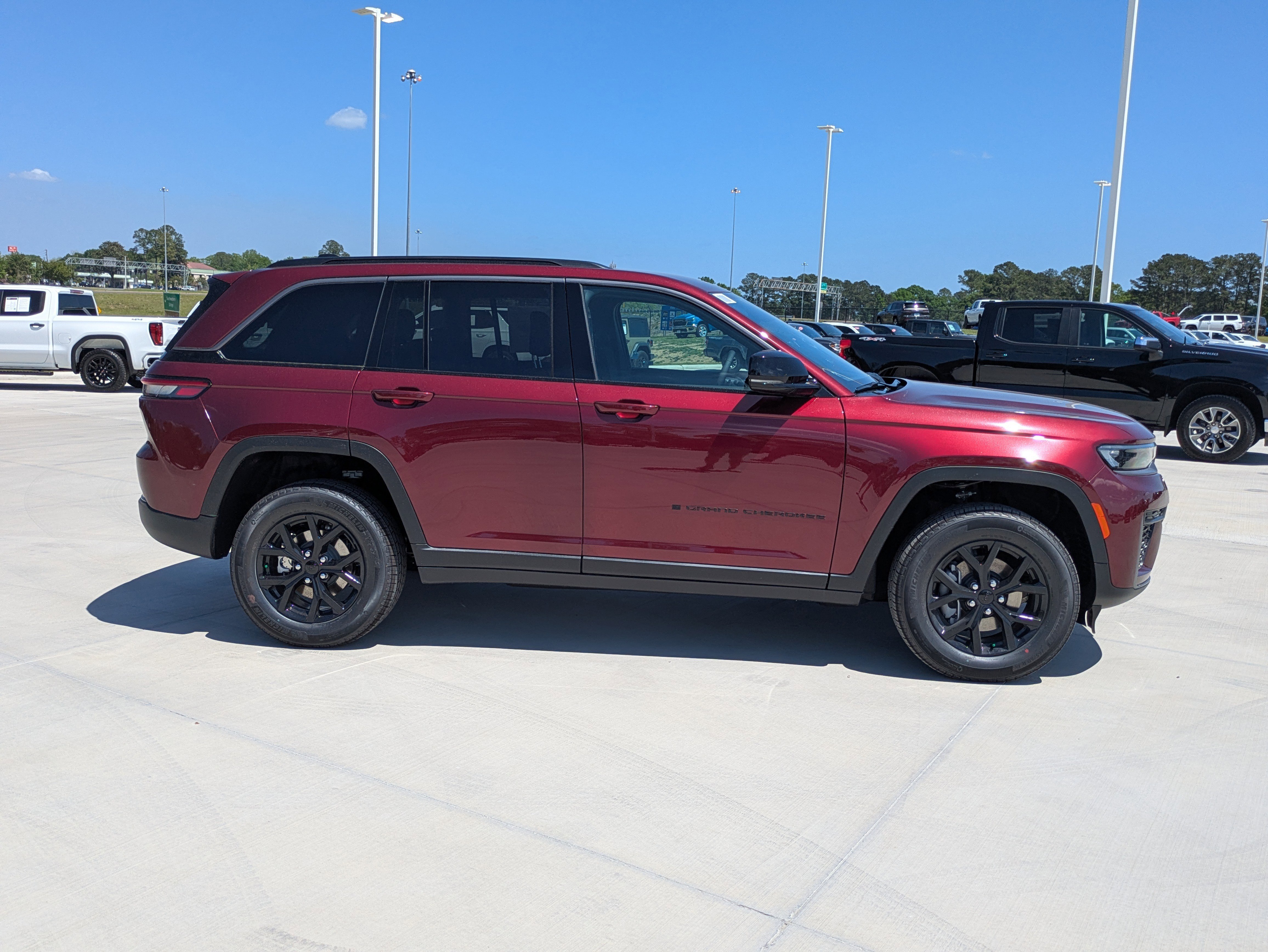 New 2026 Jeep Grand Cherokee Altitude RWD image 8