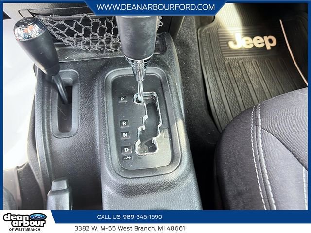 Used 2015 Jeep Wrangler Unlimited Sahara w/ Dual Top Group AWD/4WD image 14