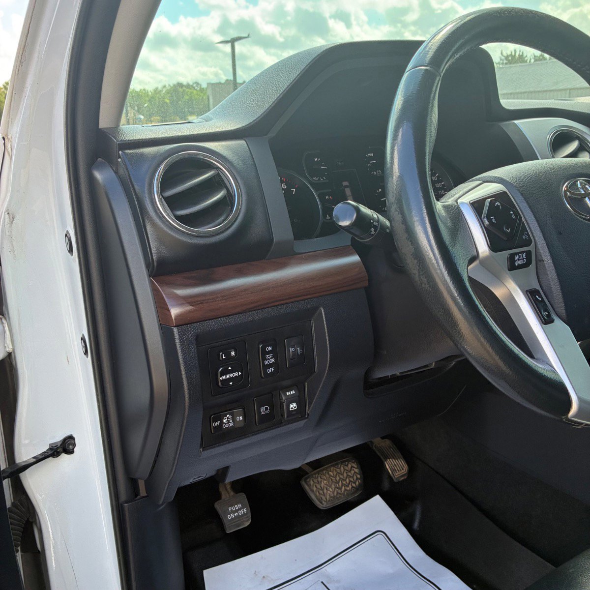 Used 2018 Toyota Tundra Limited image 12