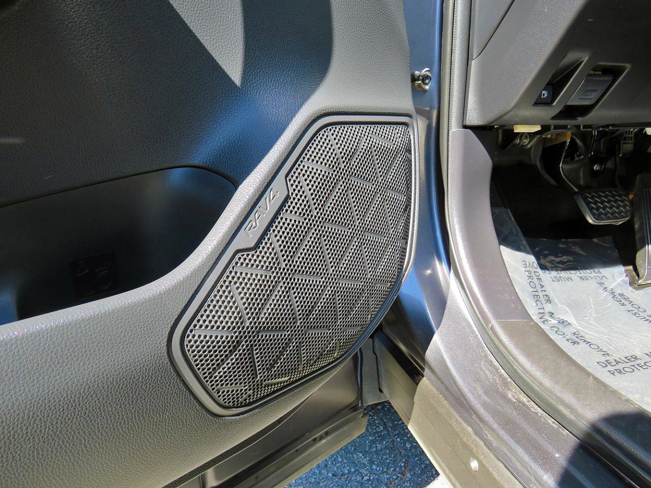 Used 2019 Toyota RAV4 Limited image 32