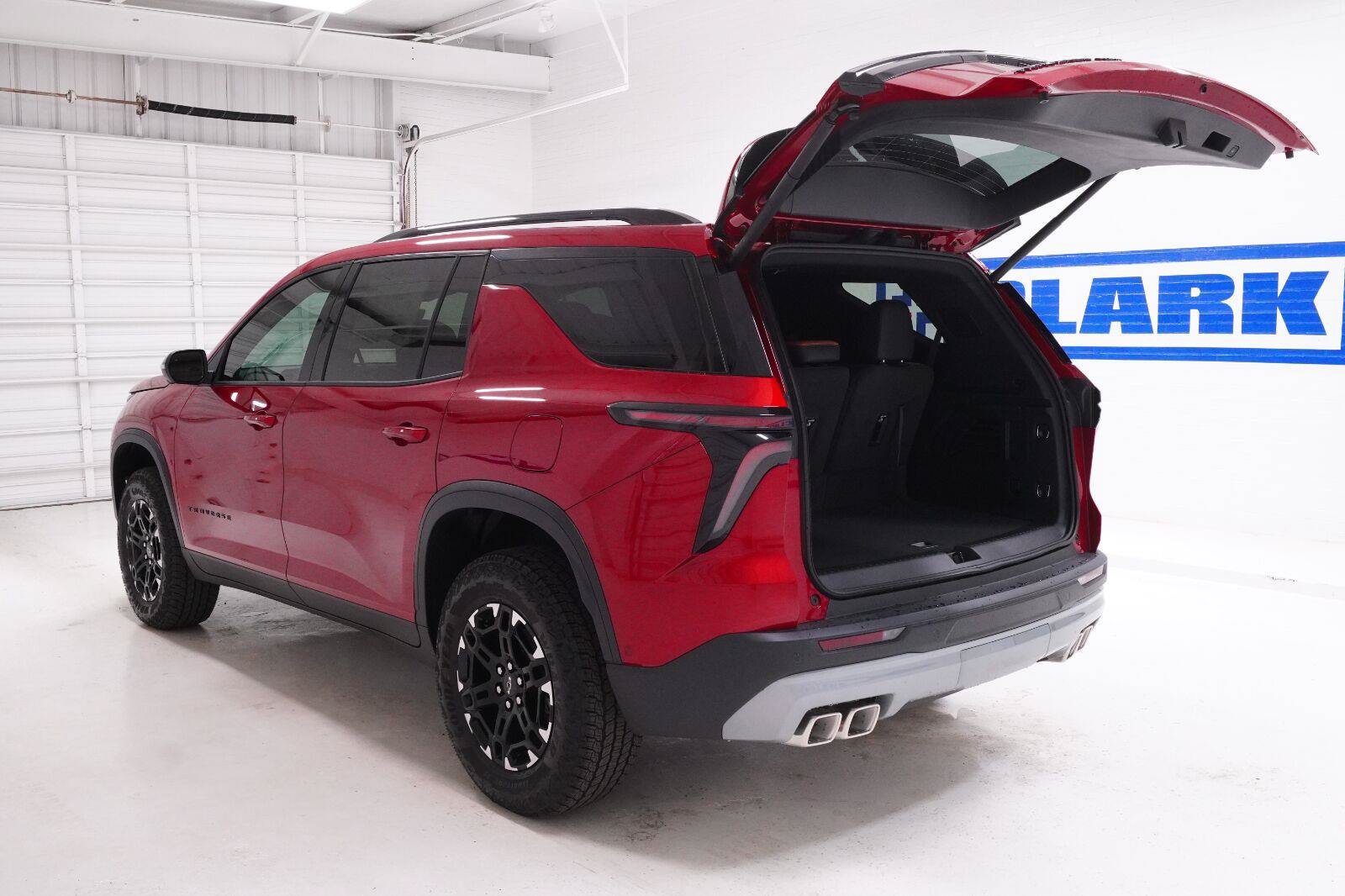 New 2027 Chevrolet Traverse Z71 w/ Enhanced Driving Package AWD/4WD image 39