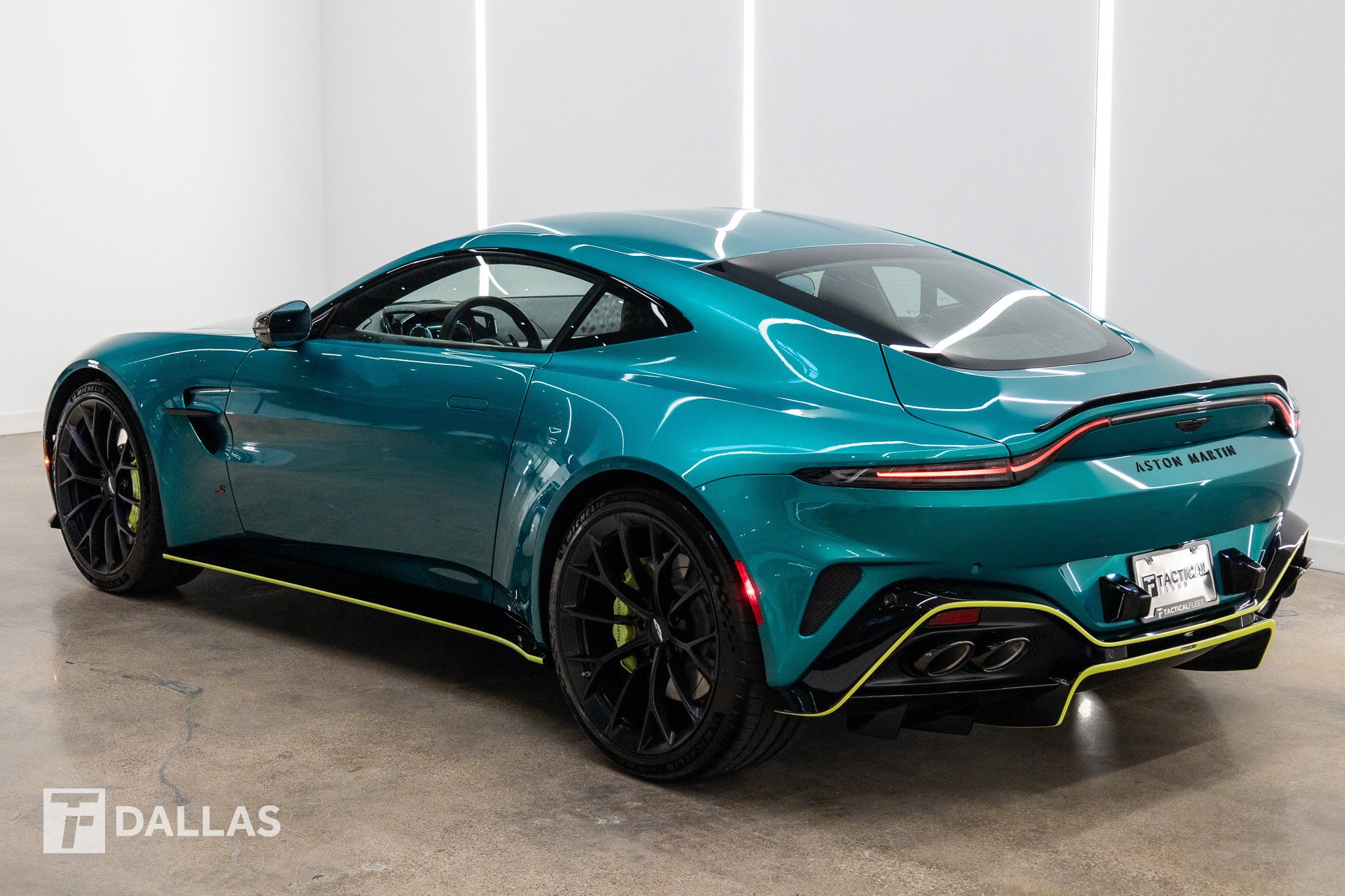 Used 2026 Aston Martin V8 Vantage S RWD image 8
