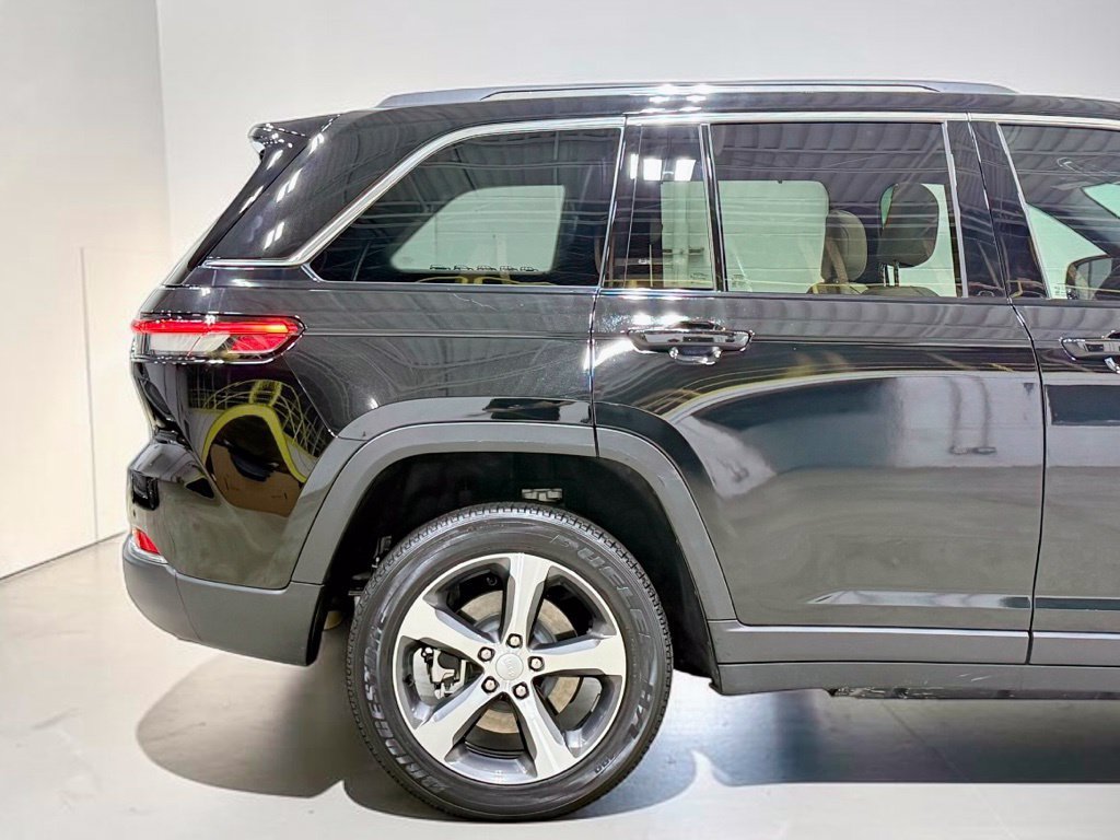 Used 2022 Jeep Grand Cherokee Limited 4xe w/ Luxury Tech Group II AWD/4WD image 13
