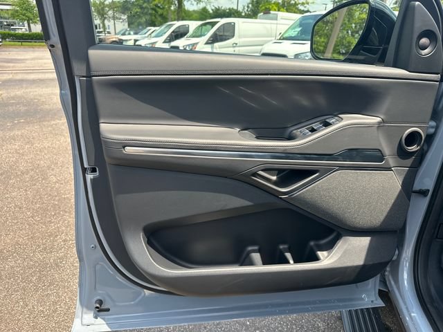 New 2026 Lincoln Navigator Reserve w/ Jet Appearance Package AWD/4WD image 11
