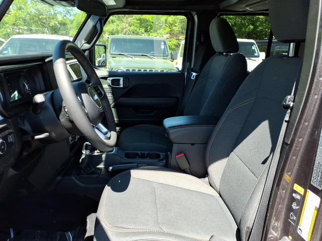 Used 2025 Jeep Wrangler Unlimited Sahara AWD/4WD image 10