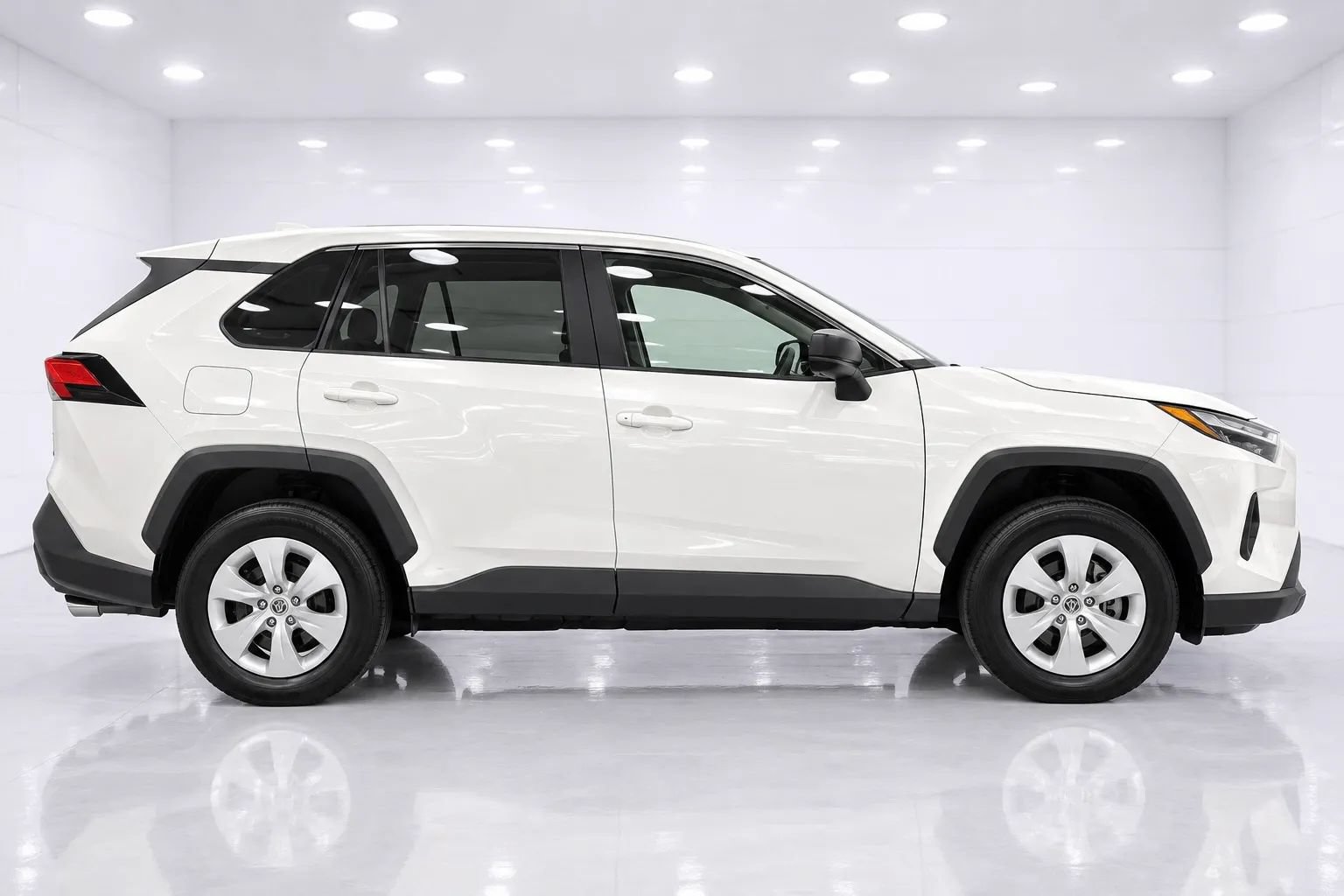 Used 2025 Toyota RAV4 LE AWD/4WD image 6
