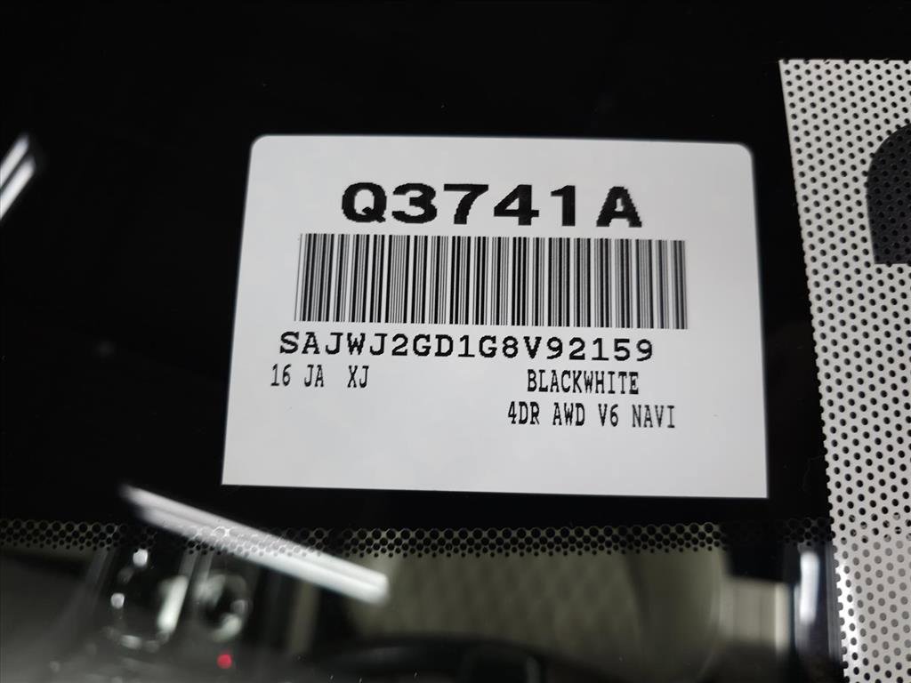 Used 2016 Jaguar XJ L Portfolio image 37