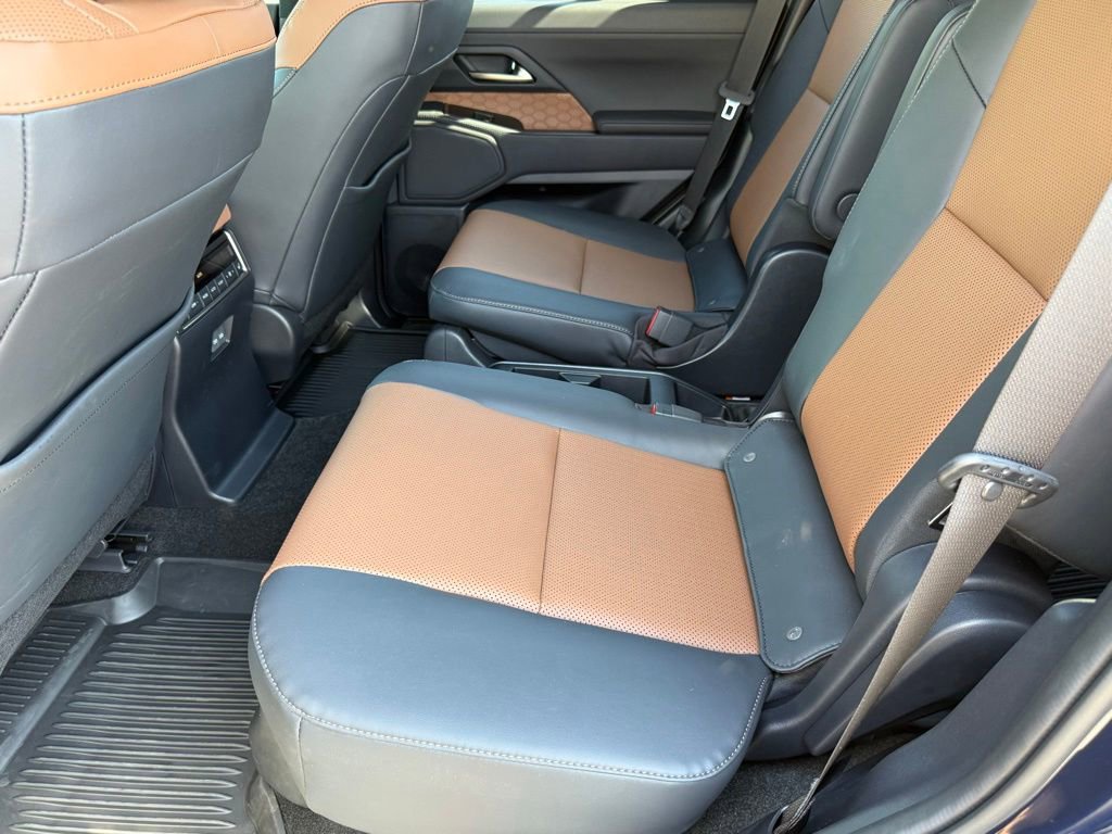 Used 2025 Lexus GX 550 w/ Accessory Package (2T) AWD/4WD image 36