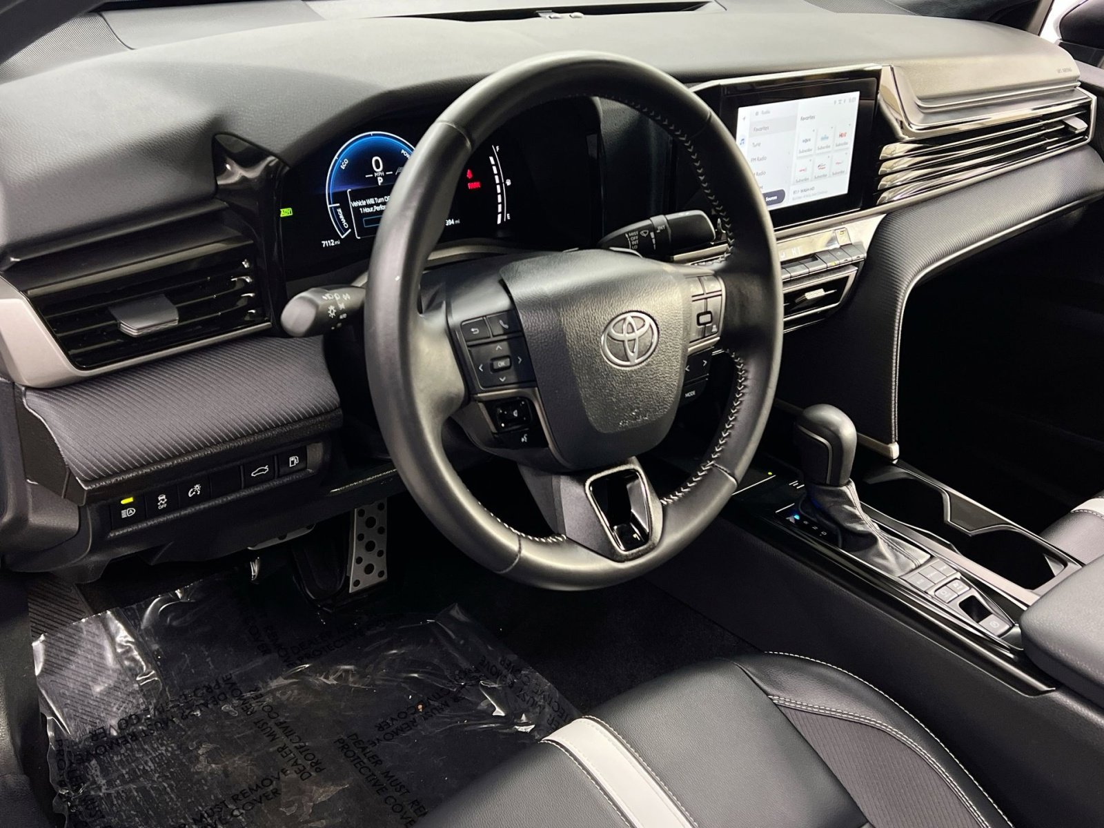 Used 2025 Toyota Camry SE image 7