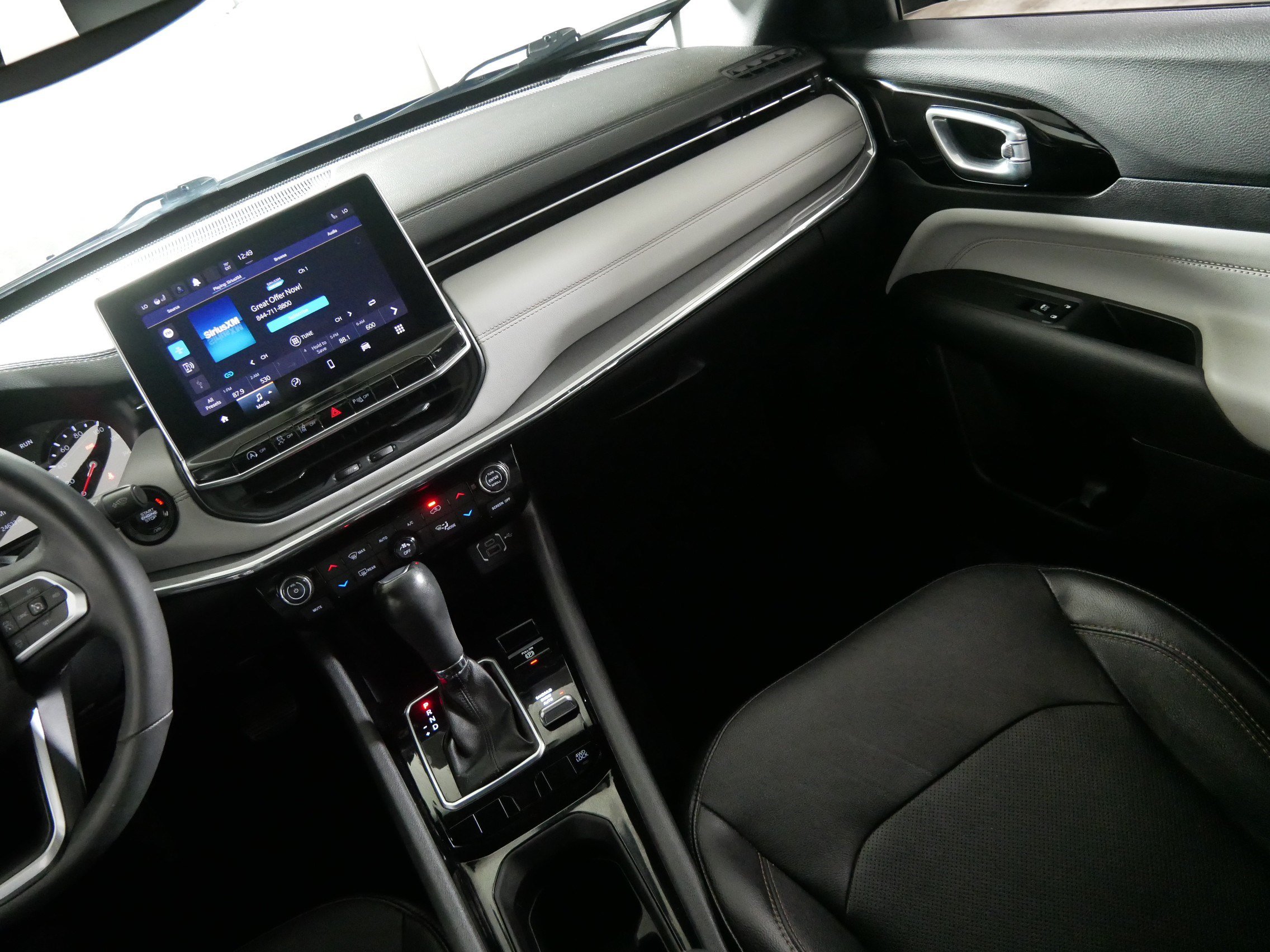 Used 2023 Jeep Compass Limited AWD/4WD image 11