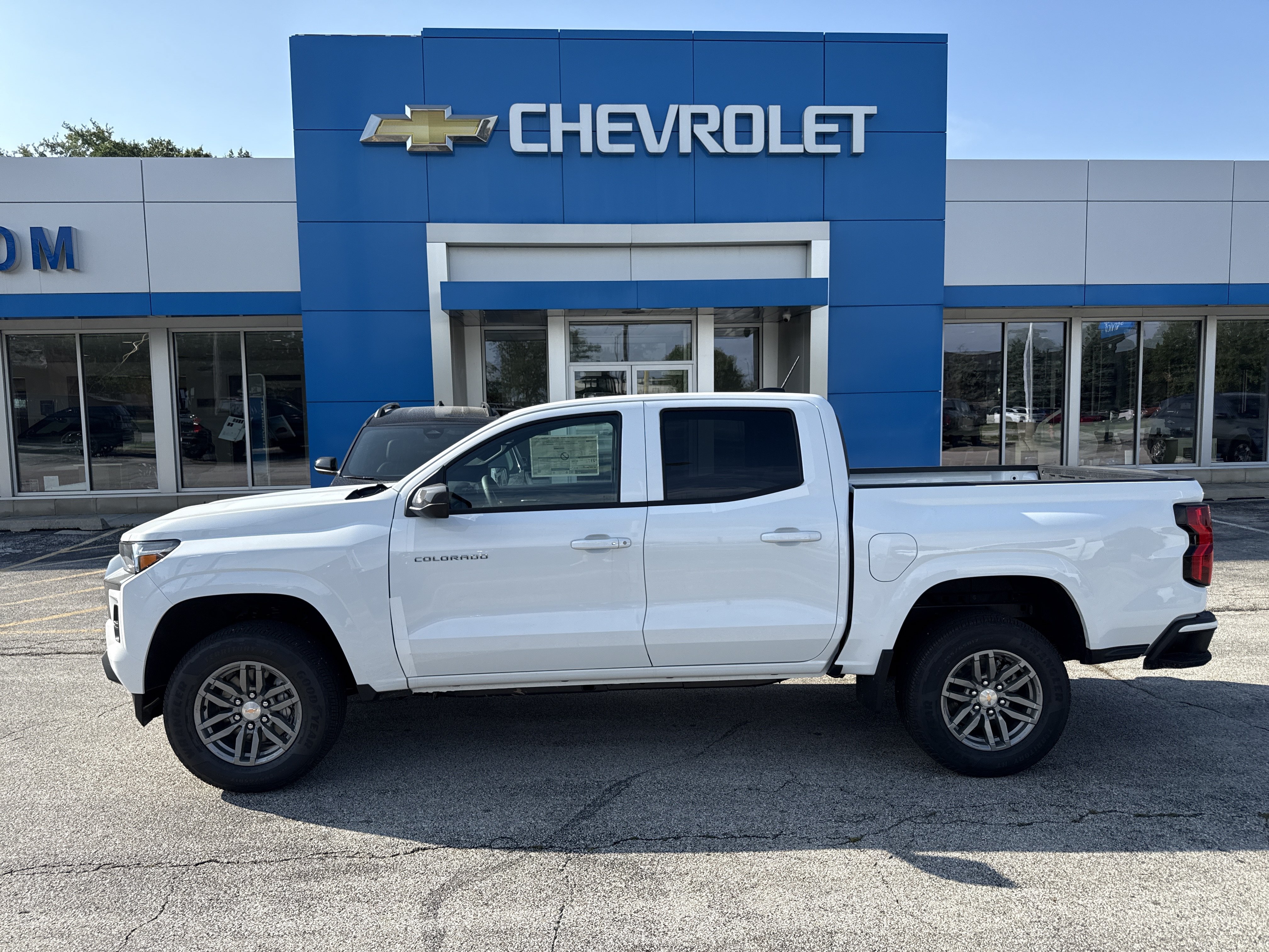 Used 2026 Chevrolet Colorado LT w/ Advanced Trailering Package RWD image 2