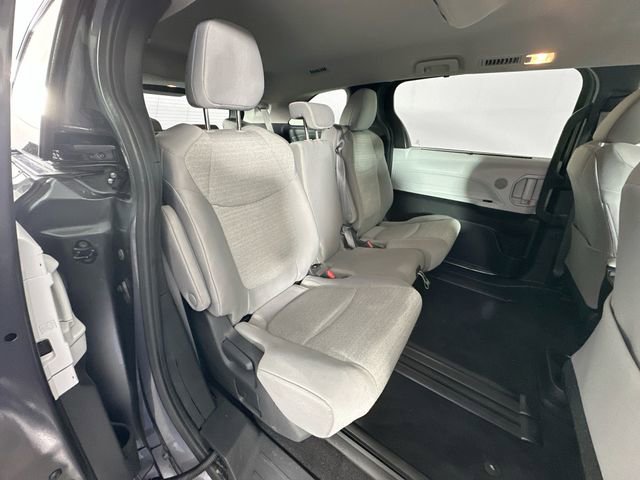 Used 2025 Toyota Sienna LE image 26