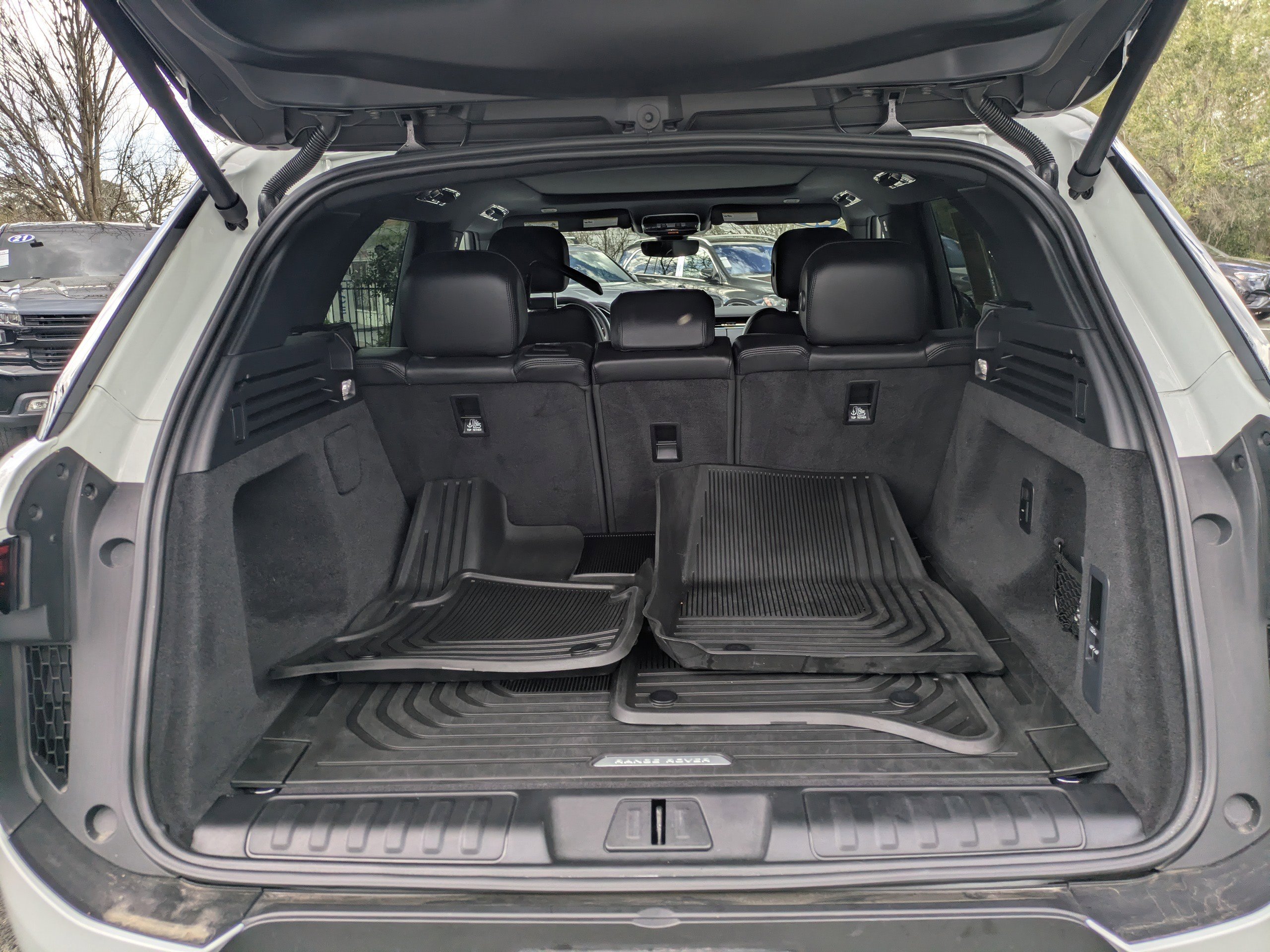 Used 2025 Land Rover Range Rover Sport image 12