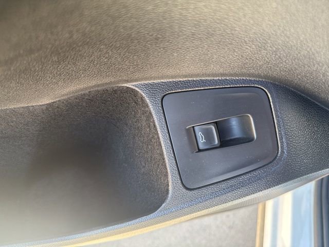 Used 2024 Volkswagen Tiguan SE R-Line AWD/4WD image 10