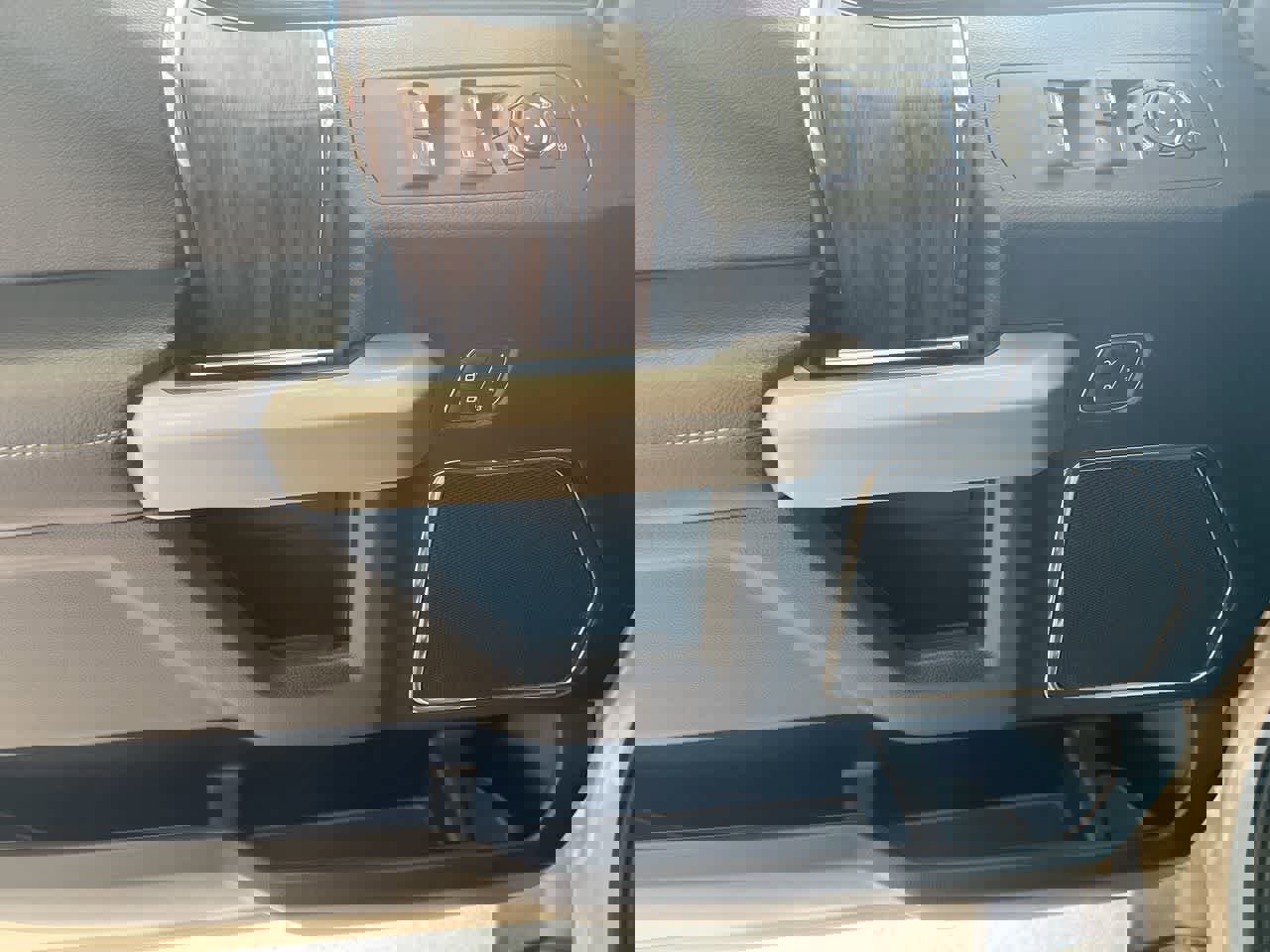 Used 2018 Ford F150 Lariat w/ Equipment Group 502A Luxury image 13